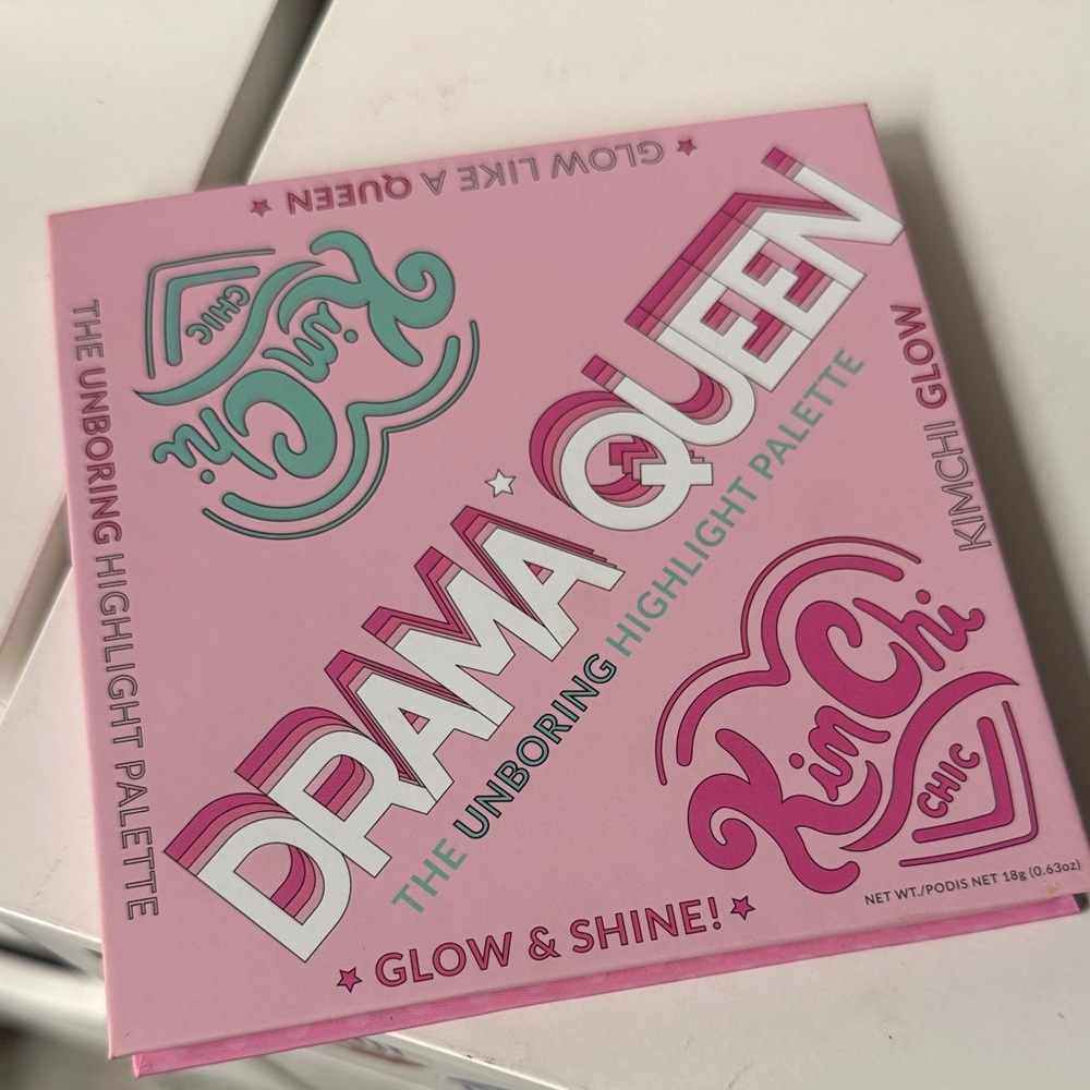 Kimchi Chic Beauty Drama Queen Highlight Palette - Pink and White